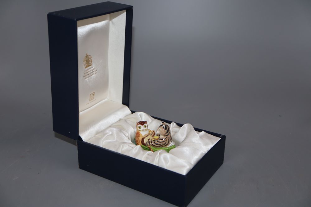 A Halcyon days enamel The owl and The Pussycat snuff box